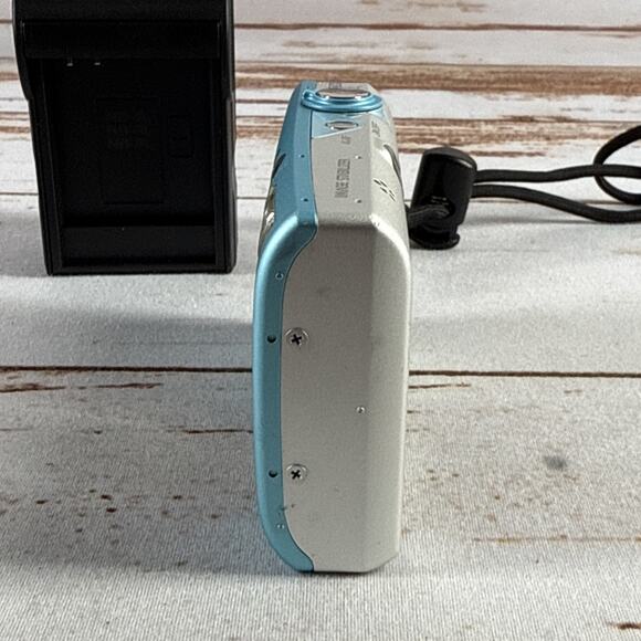 Canon PowerShot Digital ELPH SD1200 IS 10.0MP 3x Zoom Teal Won’t Power On - Picture 3 of 6